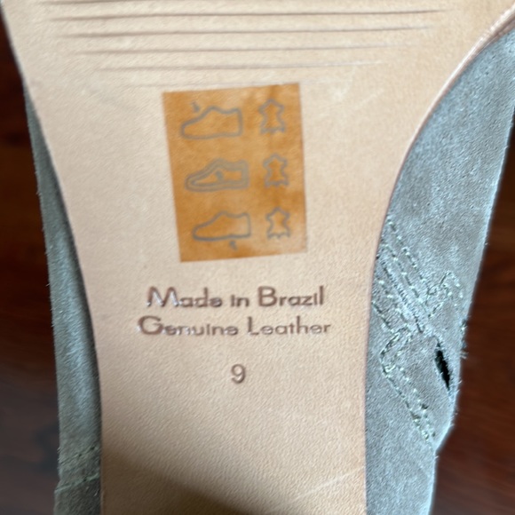 Madewell | The Billie Boot in Suede - Picture 9 of 10